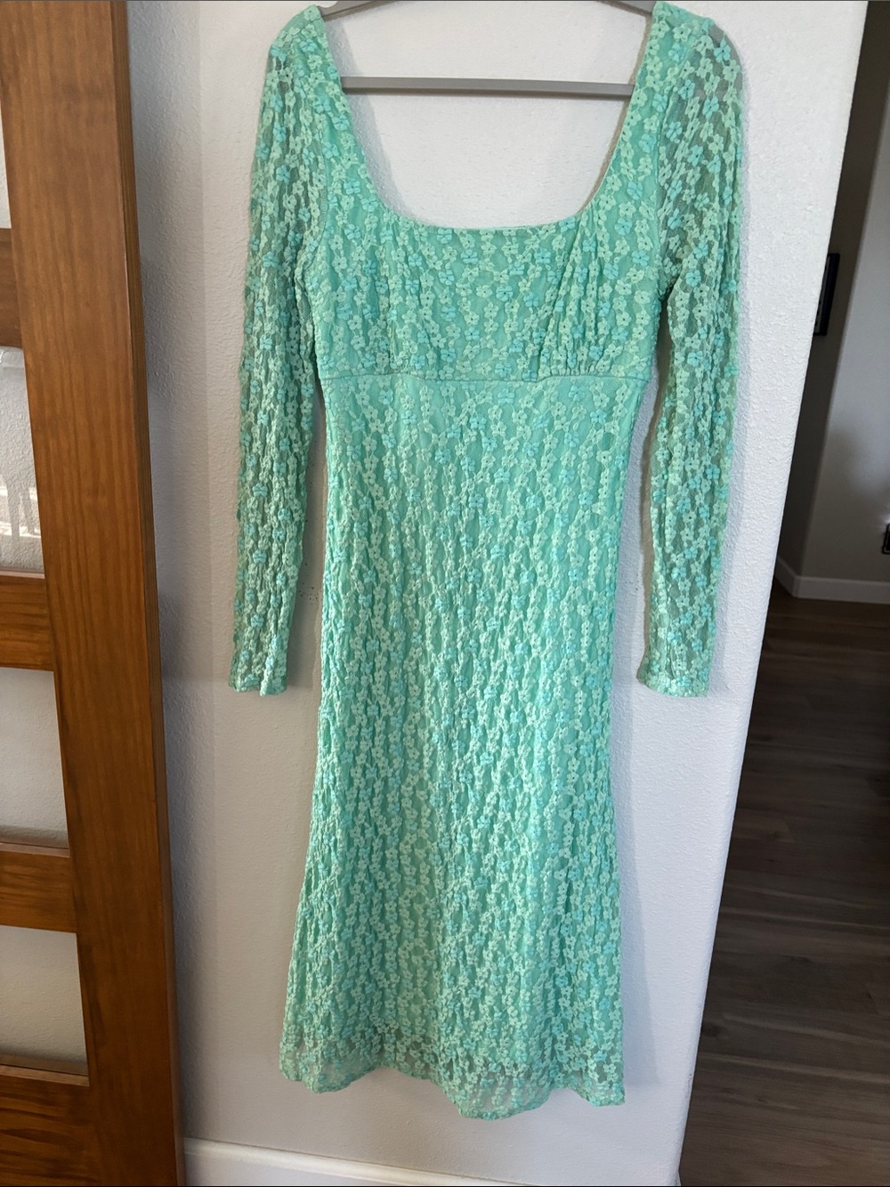 Mint Green Lace Long-Sleeve Midi Dress - Women